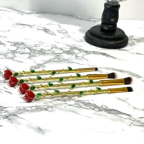 New- Rose Shape Makeup Brush Set - 4pcs Premium Cosmetic Brushes - Picture 3 of 8